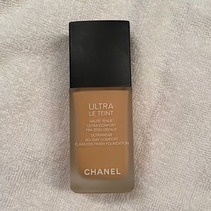 Chanel ultra le teint foundation B30